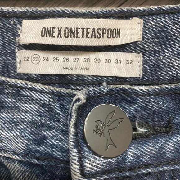 One Teaspoon | High Waist Bonita Shorts Distressed - Picture 4 of 11